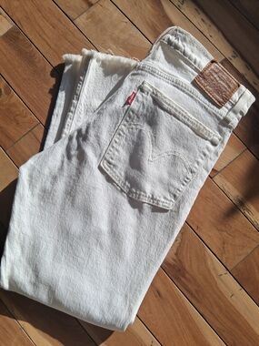 Levi’s Wedgie Straight White Raw Hem Jeans – W30 L26 🤍